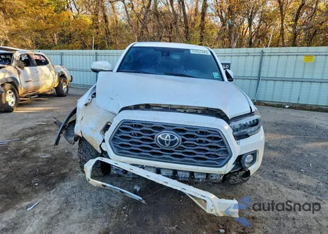 2023 Toyota Tacoma Double Cab z USA, uszkodzony, nr VIN 3TMCZ5AN6PM613886